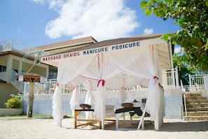 Deep-tissue massages, beach massages, massages - CocoLaPalm Seaside Resort (Negril)