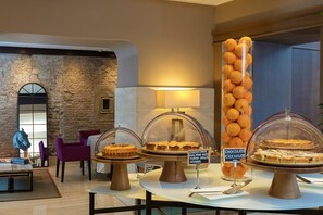 Daily buffet breakfast (EUR 25 per person)