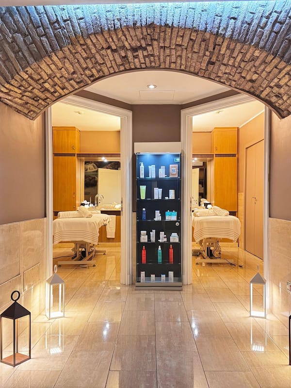 Body treatments, hydrotherapy, aromatherapy, hot stone massages