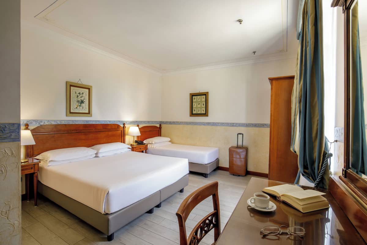 Camera tripla | 1 camera, materassi in memory foam, minibar, una cassaforte in camera