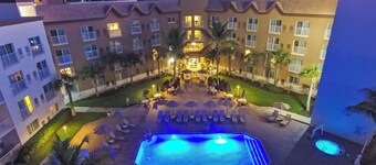 Holiday Inn Express & Suites Naples Downtown - 5th Avenue by IHG