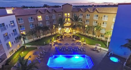 Holiday Inn Express & Suites Naples Downtown - 5th Avenue by IHG