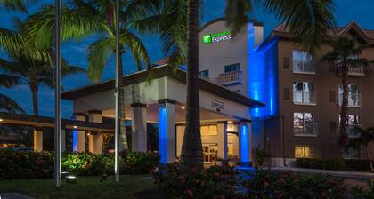 Holiday Inn Express Hotel Naples Downtown - 5th Avenue