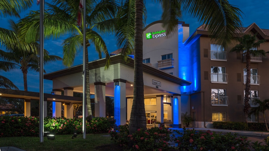 Holiday Inn Express Hotel Naples Downtown - 5th Avenue