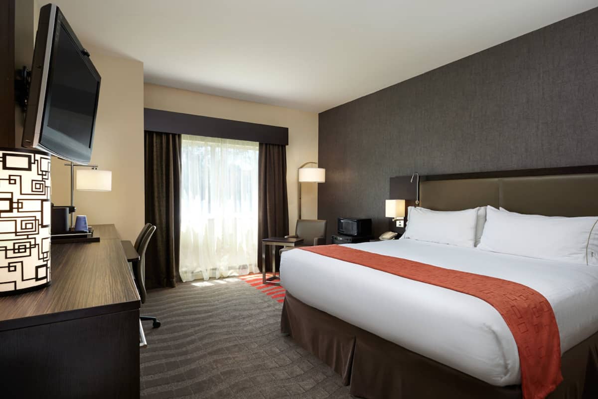 Standard Room, 1 King Bed | 1 bedroom, premium bedding, individually decorated