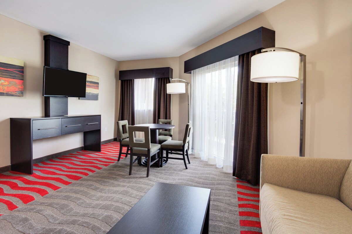 Suite, 1 Bedroom, Non Smoking | Premium bedding, desk, laptop workspace, blackout drapes