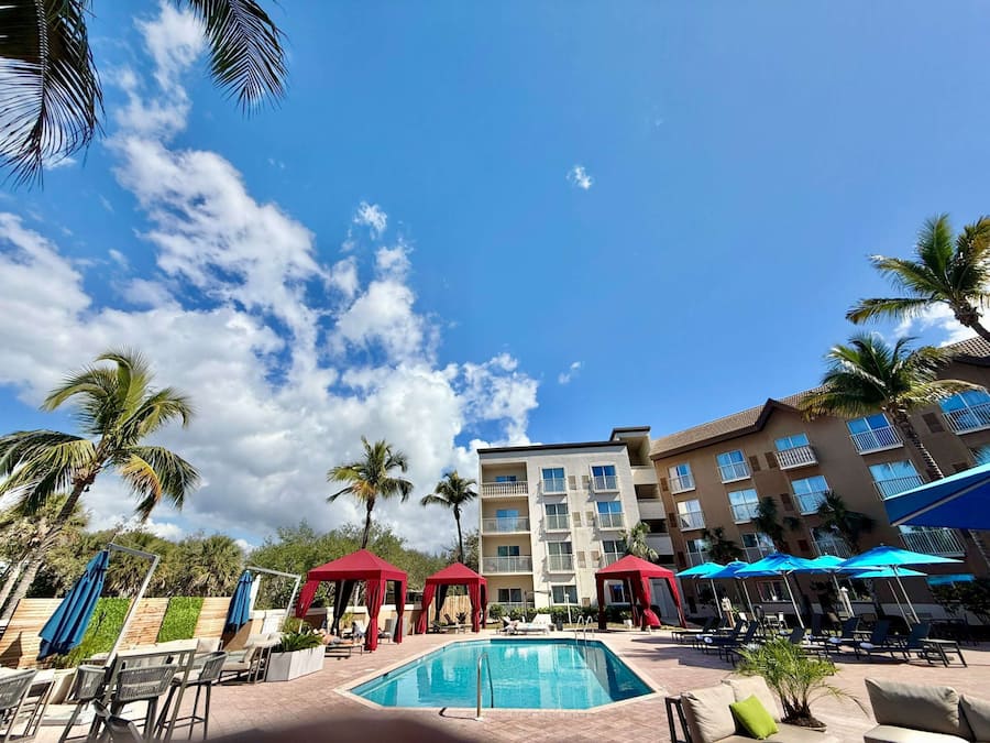 Kolam renang outdoor