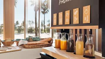 Café da manhã, almoço e jantar; culinária mediterrânea