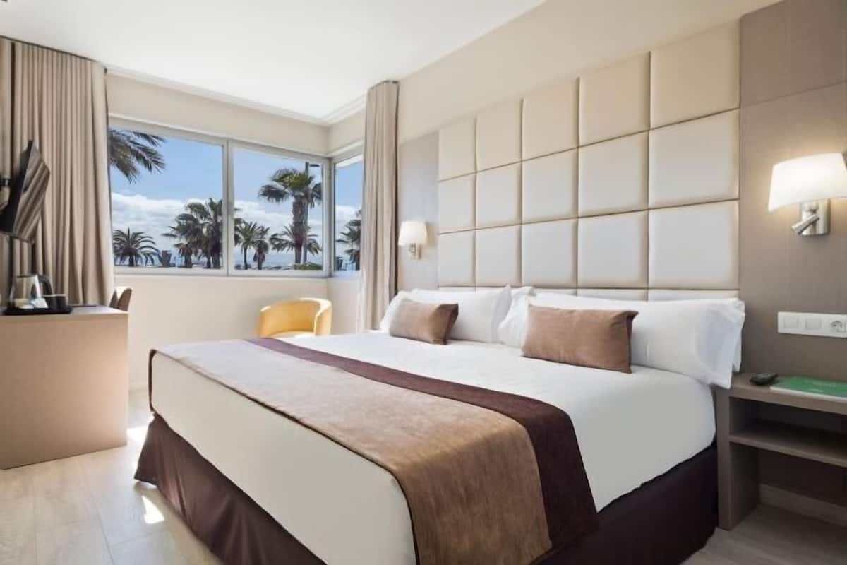 In-room safe, desk, blackout drapes, soundproofing