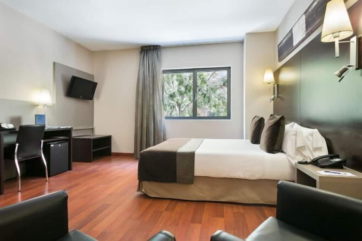 In-room safe, desk, blackout drapes, soundproofing