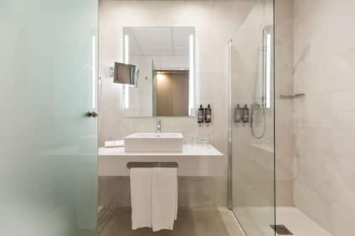 Eco-friendly toiletries, hair dryer, towels