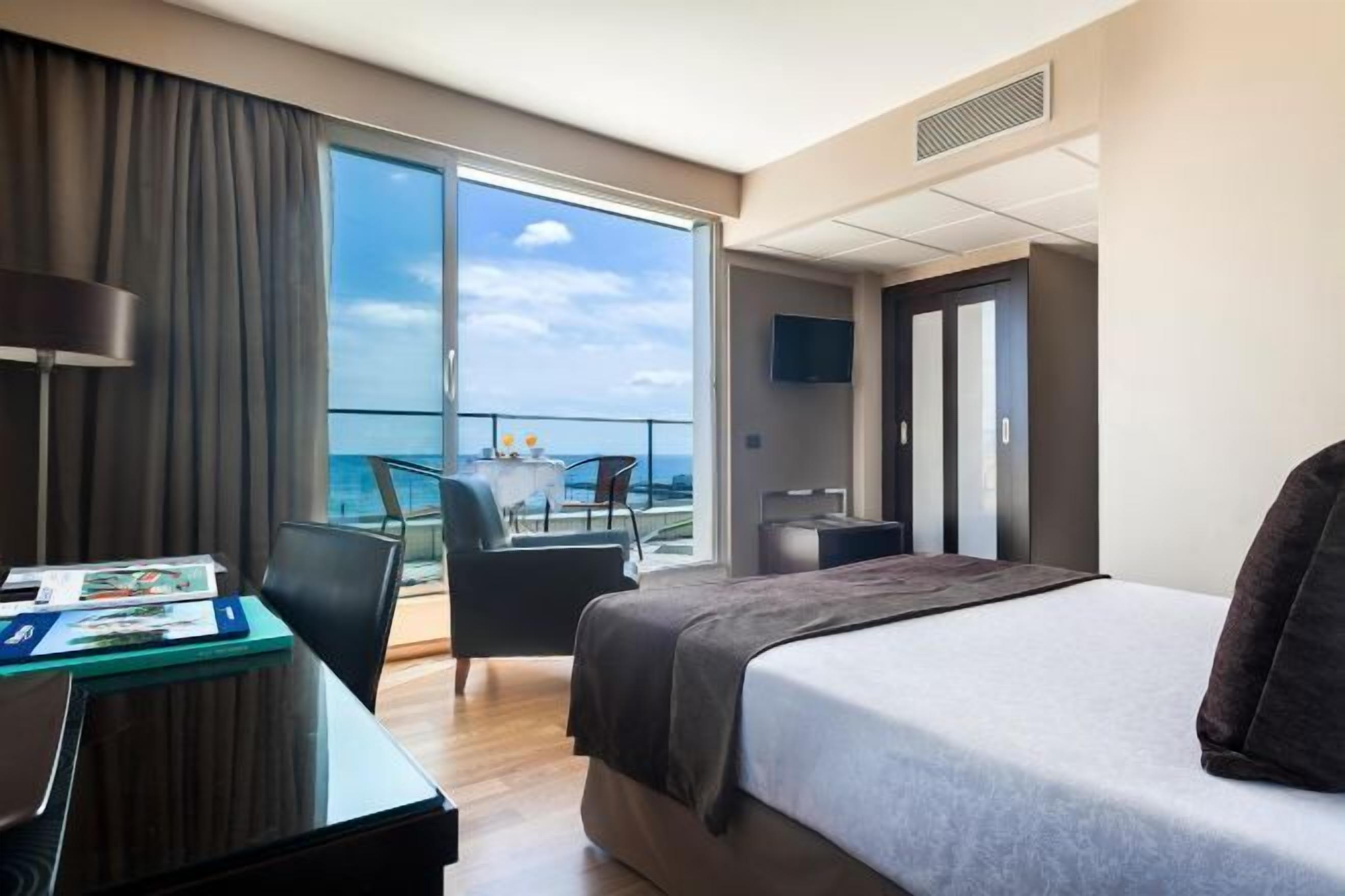 In-room safe, desk, blackout drapes, soundproofing