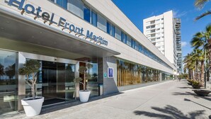 A modern hotel with a flat facade, large windows, and a prominent entrance. - Hotel Best Front Maritim (Barcelona)