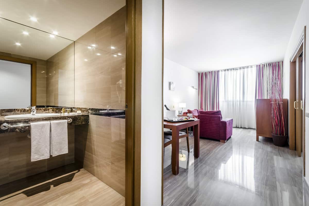 1 bedroom, minibar, in-room safe, desk