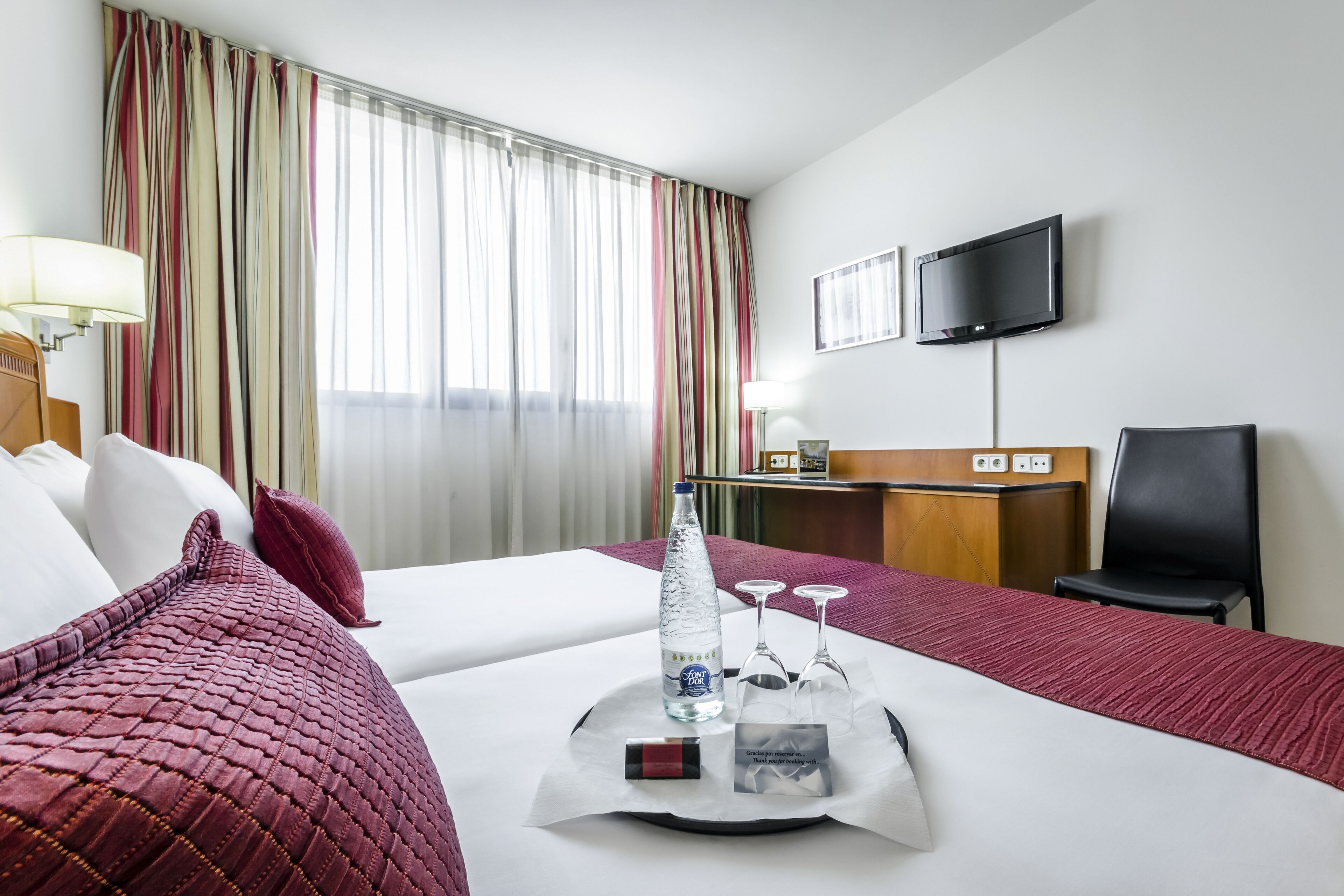 triple room, 3 single beds | 1 bedroom, minibar, in-room safe, desk