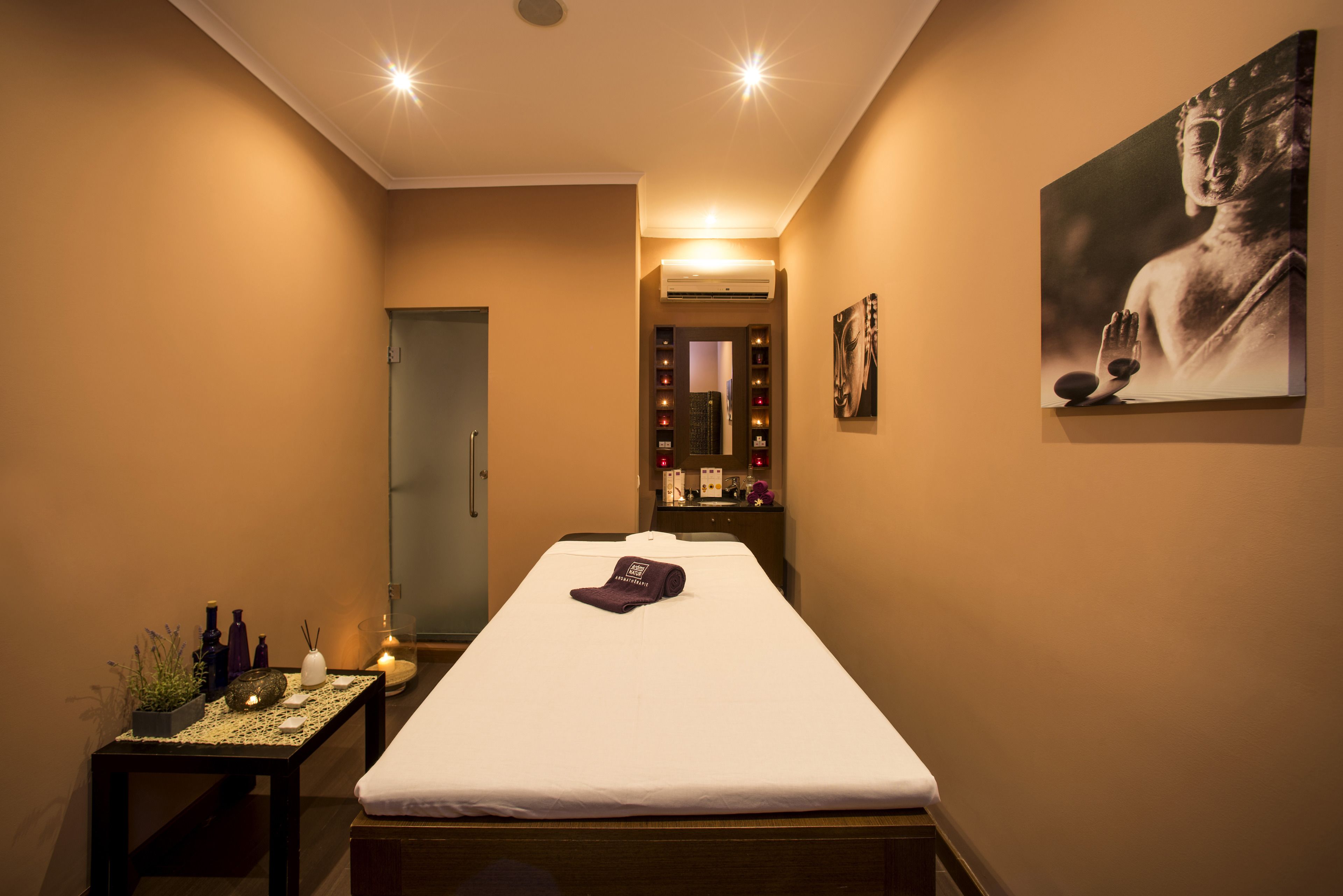 sauna, steam room, 3 treatment rooms, massages