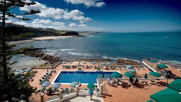 Piscine couverte, piscine extérieure