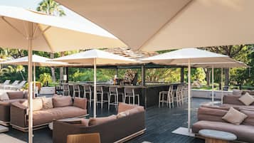 Poolside bar