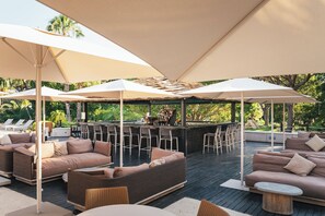 Bar à beira da piscina