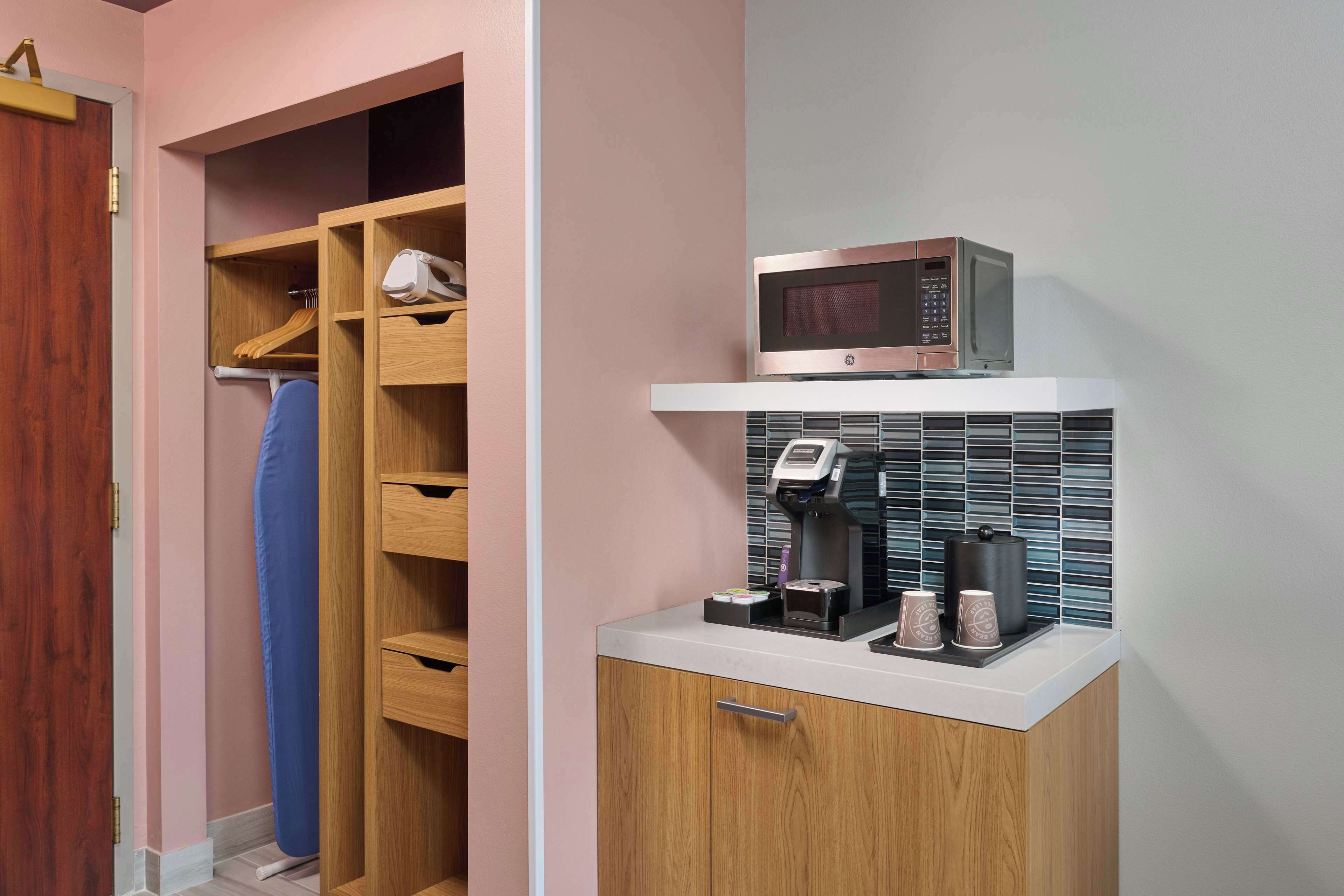 premium bedding, in-room safe, individually furnished, desk