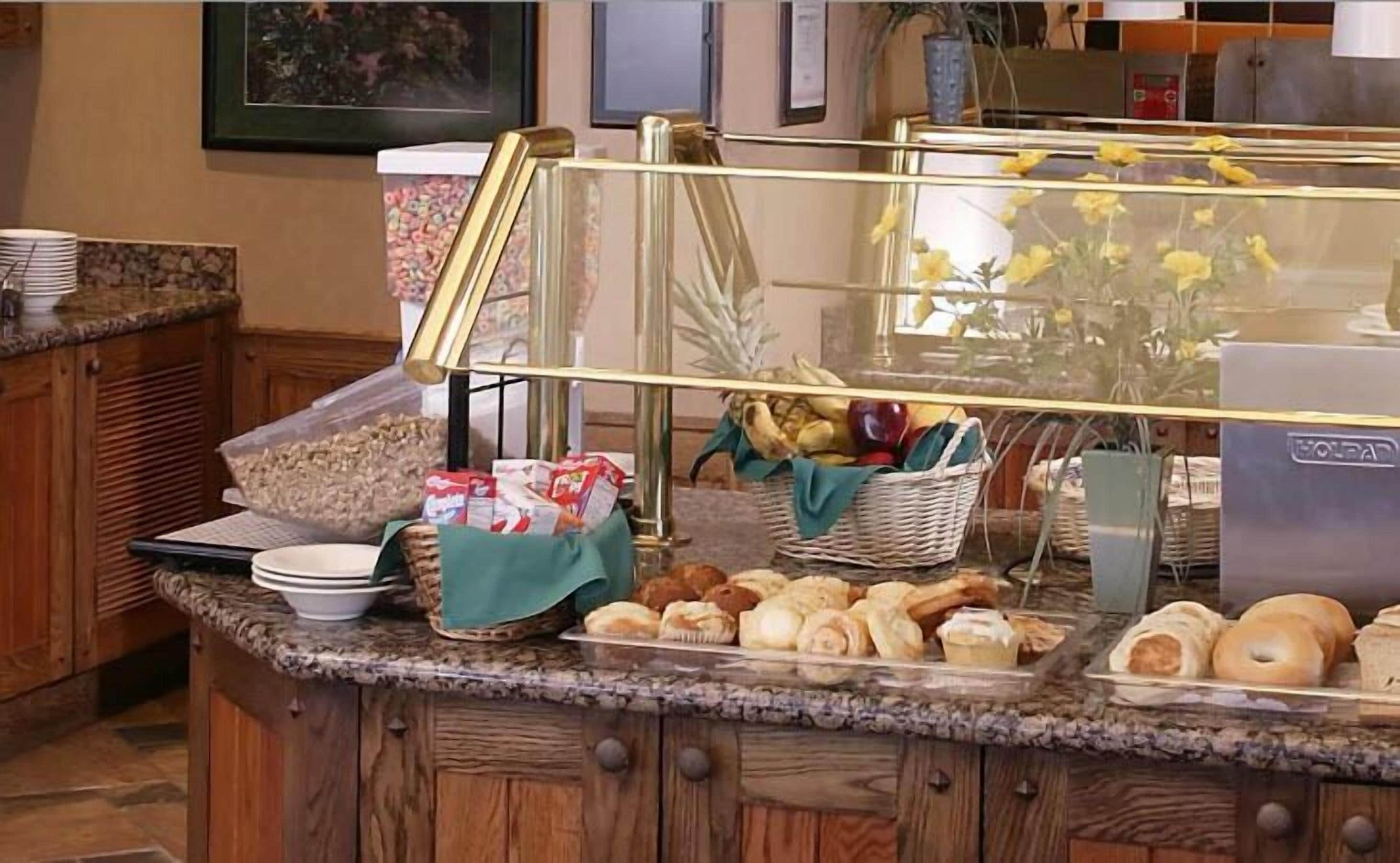 Se ofrece un desayuno completo todos los días (por un coste adicional)