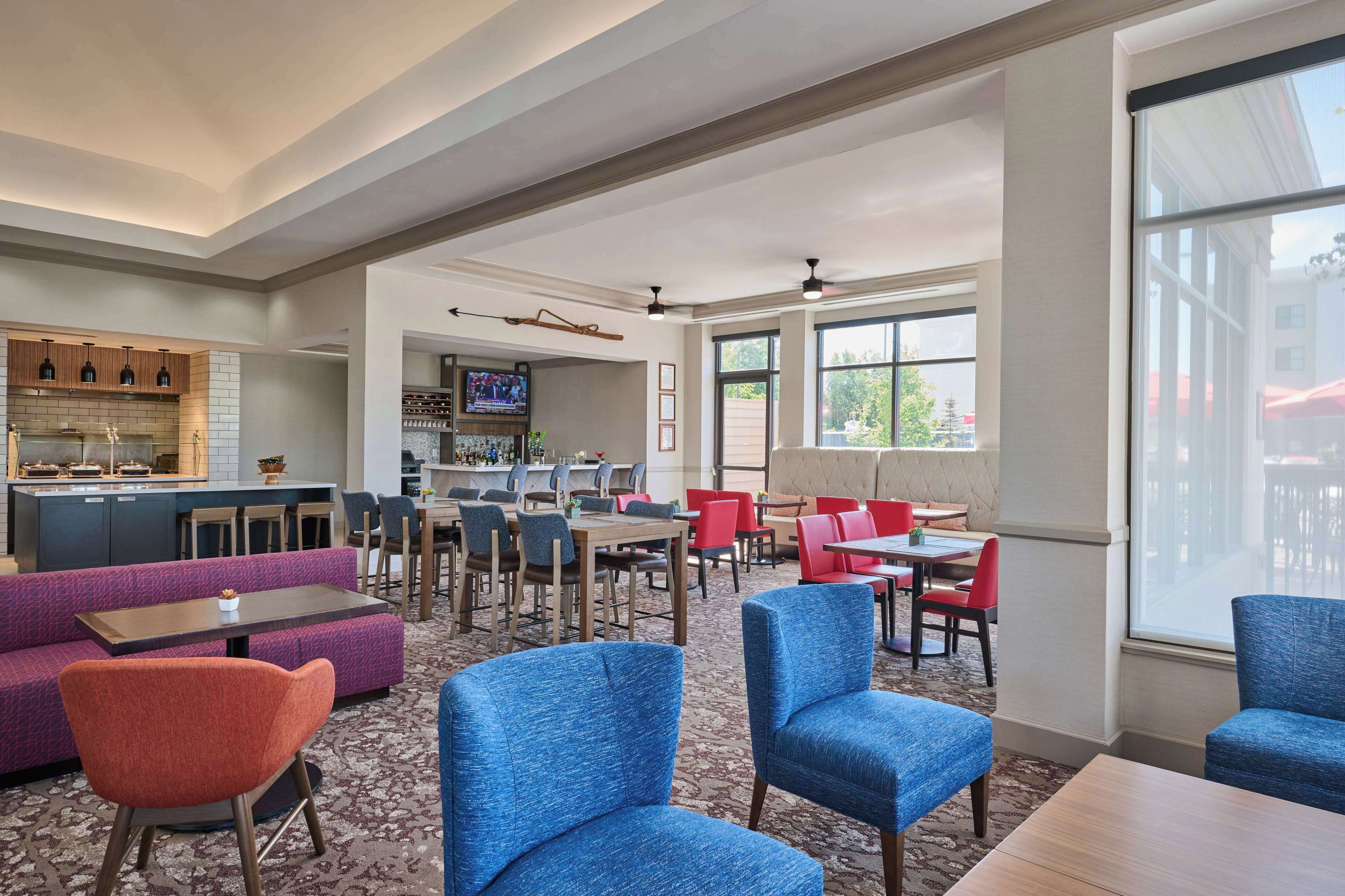 breakfast and dinner served, american cuisine