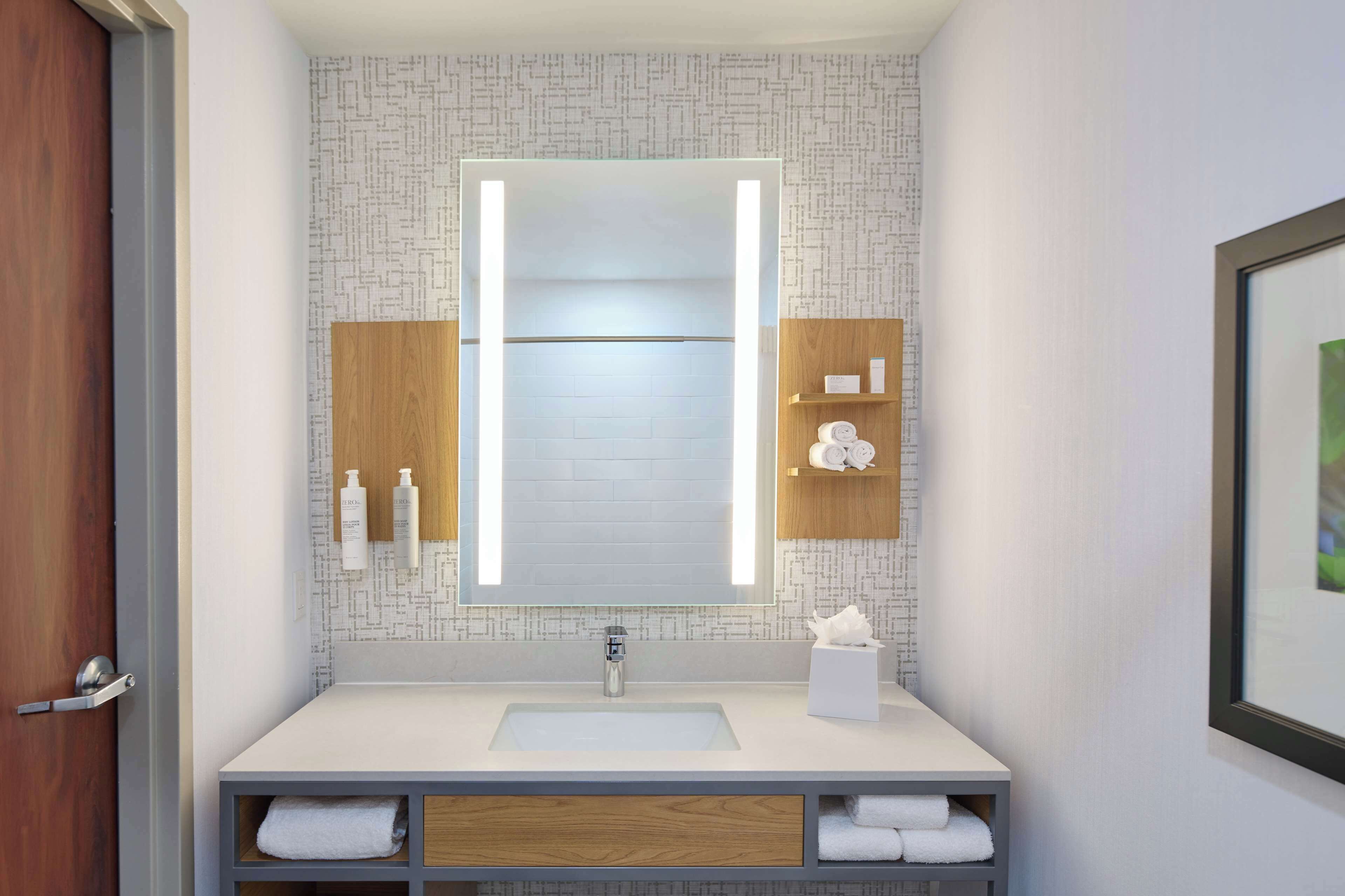 combined shower/bathtub, free toiletries, hair dryer, towels