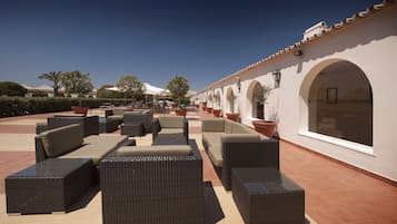 Poolside bar