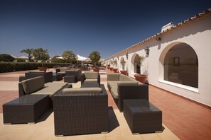 Bar au bord de la piscine