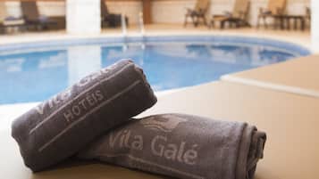 Couples treatment room(s), sauna, hot tub, steam room, body treatments