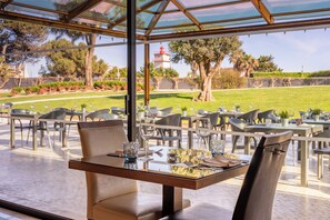 Breakfast, lunch, dinner served; garden views 
