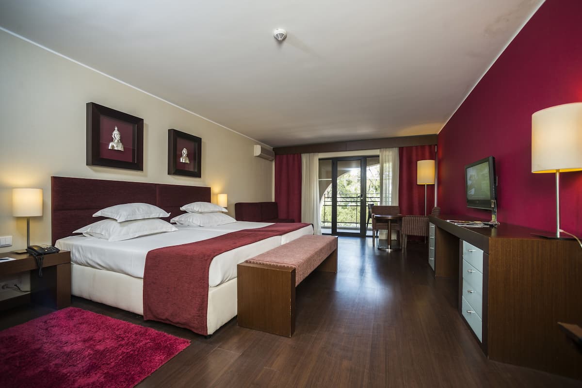 1 bedroom, minibar, in-room safe, desk