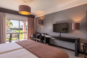 Premium bedding, minibar, in-room safe, desk - Vila Gale Collection Praia Hotel (Albufeira)