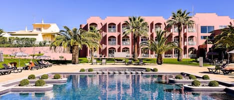 Outdoor pool, open 9 AM to 8 PM, pool loungers