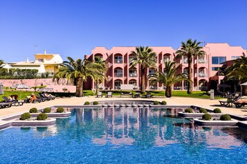 Outdoor pool, sun loungers