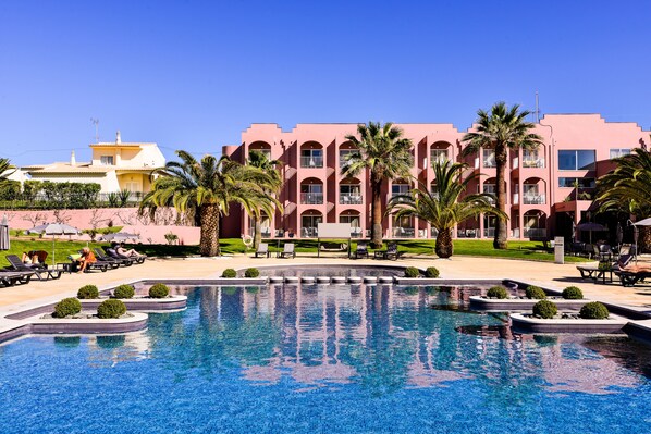 Outdoor pool, open 9 AM to 8 PM, sun loungers