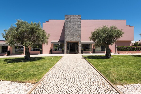 Front of property - Vila Gale Collection Praia Hotel (Albufeira)