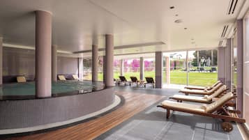 Couples treatment room(s), sauna, hot tub, steam room