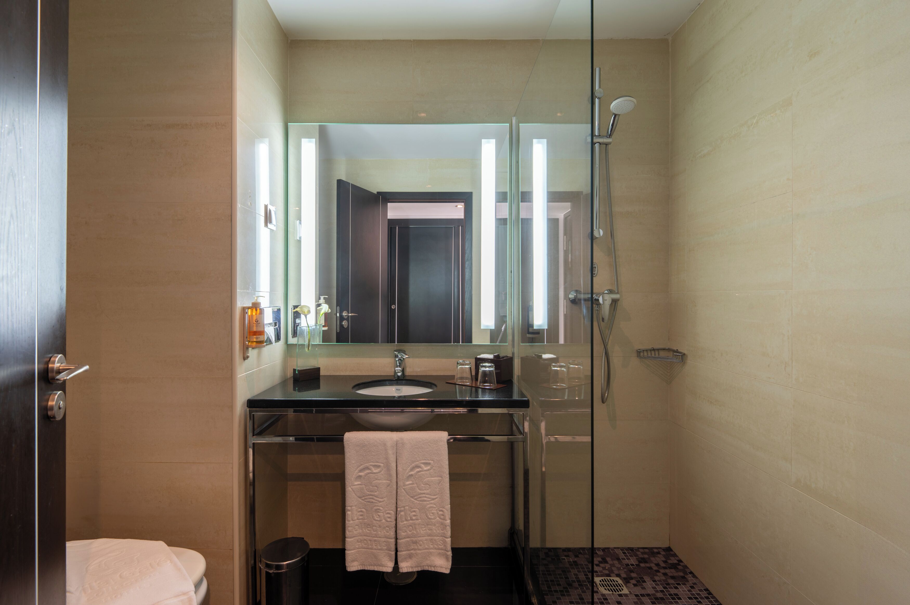 Combined shower/tub, free toiletries, hair dryer, bathrobes