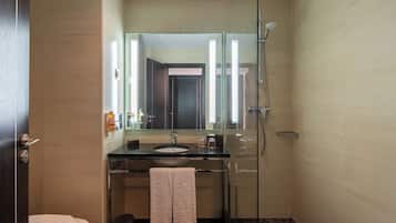 Combined shower/bathtub, free toiletries, hair dryer, bathrobes