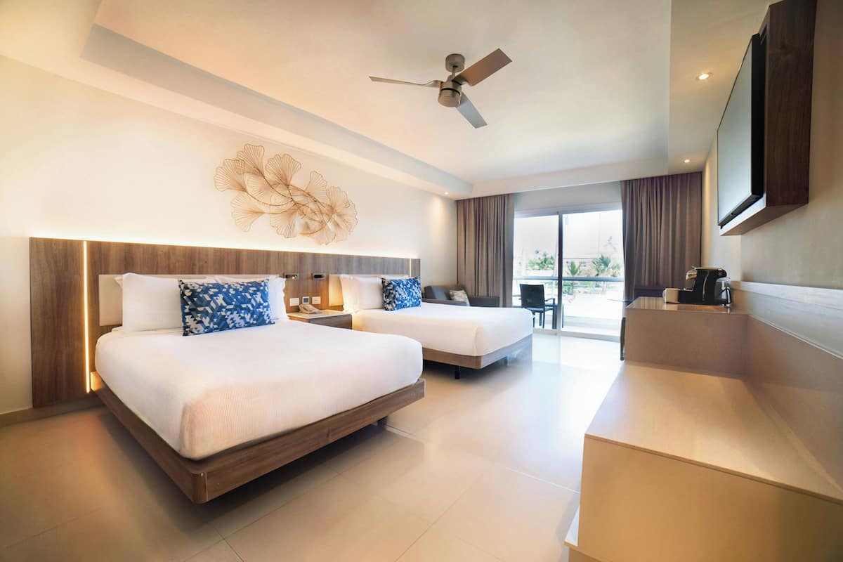 Hypo-allergenic bedding, free minibar, in-room safe, desk