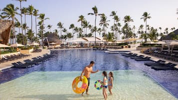 3 piscines extérieures