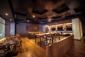 6 bars/lounges, 2 poolside bars, 2 beach bars