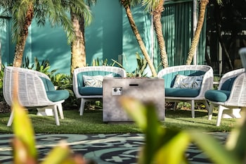 Courtyard at Hotel Landy Orlando Universal Blvd., a Tribute Portfolio Hotel