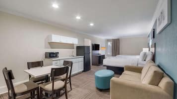 Desk, laptop workspace, iron/ironing board, free WiFi