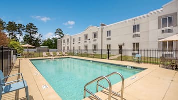 Seasonal outdoor pool, open 8:00 AM to 8:00 PM, pool loungers