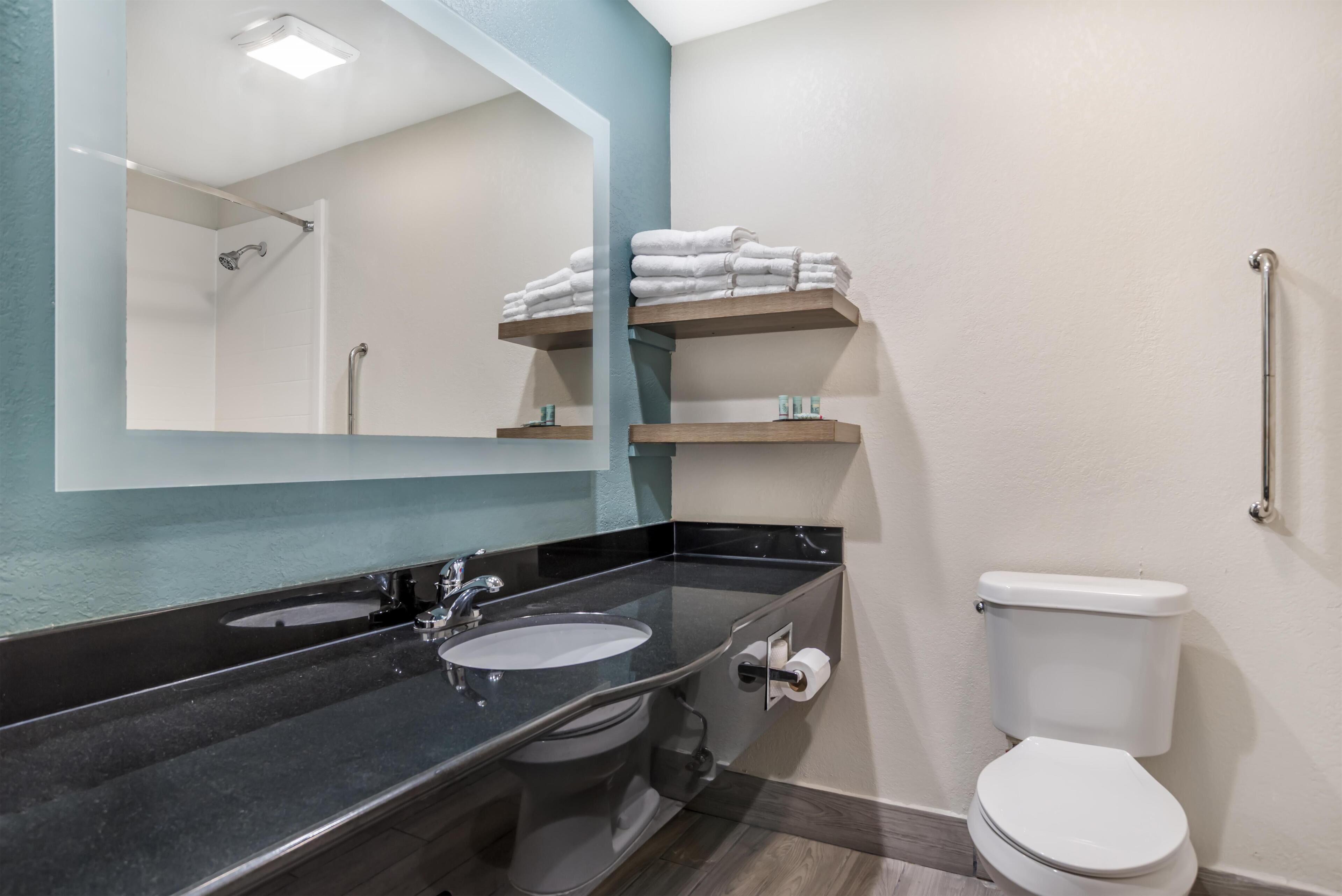 Suite, Multiple Beds, Non Smoking (with Sofabed) | Bathroom | Combined shower/tub, free toiletries, hair dryer, towels