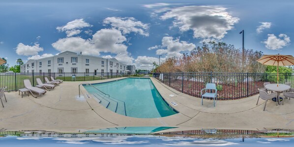 Seasonal outdoor pool, pool loungers