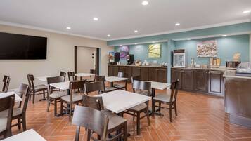 Free daily English breakfast