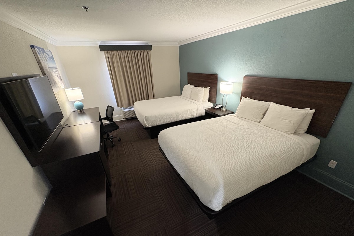 Suite, 2 camas Queen size, para no fumadores (with Sofabed) | Escritorio y espacio para trabajar con laptop